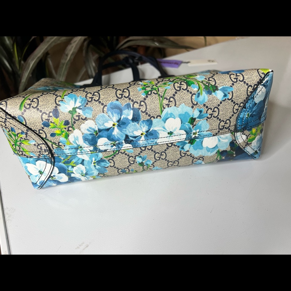 Versatile Gucci flora handbag - Picture 5 of 9